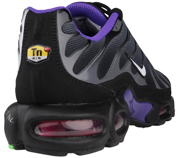 black and purple nike air max plus