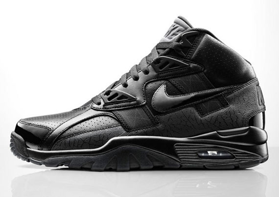 nike blackout trainers